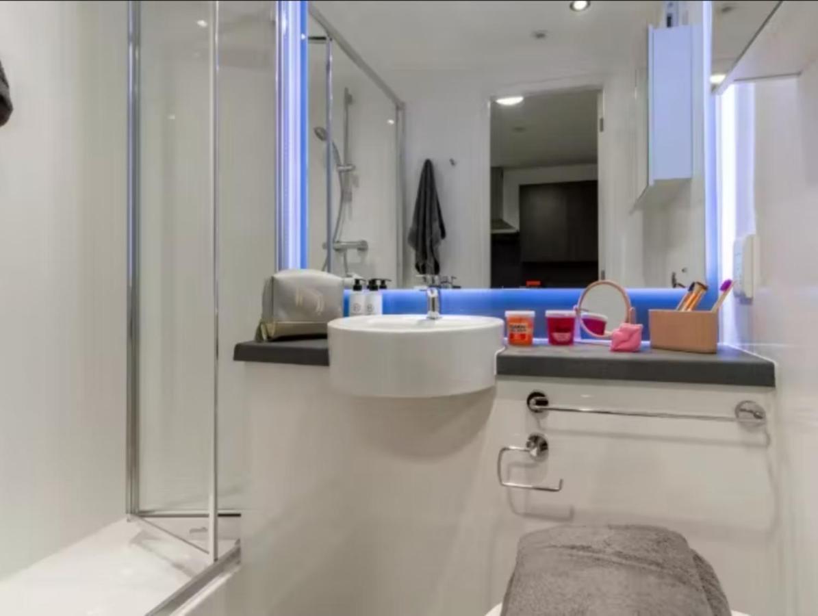 Modern Rooms In Wembley, Sk Londen