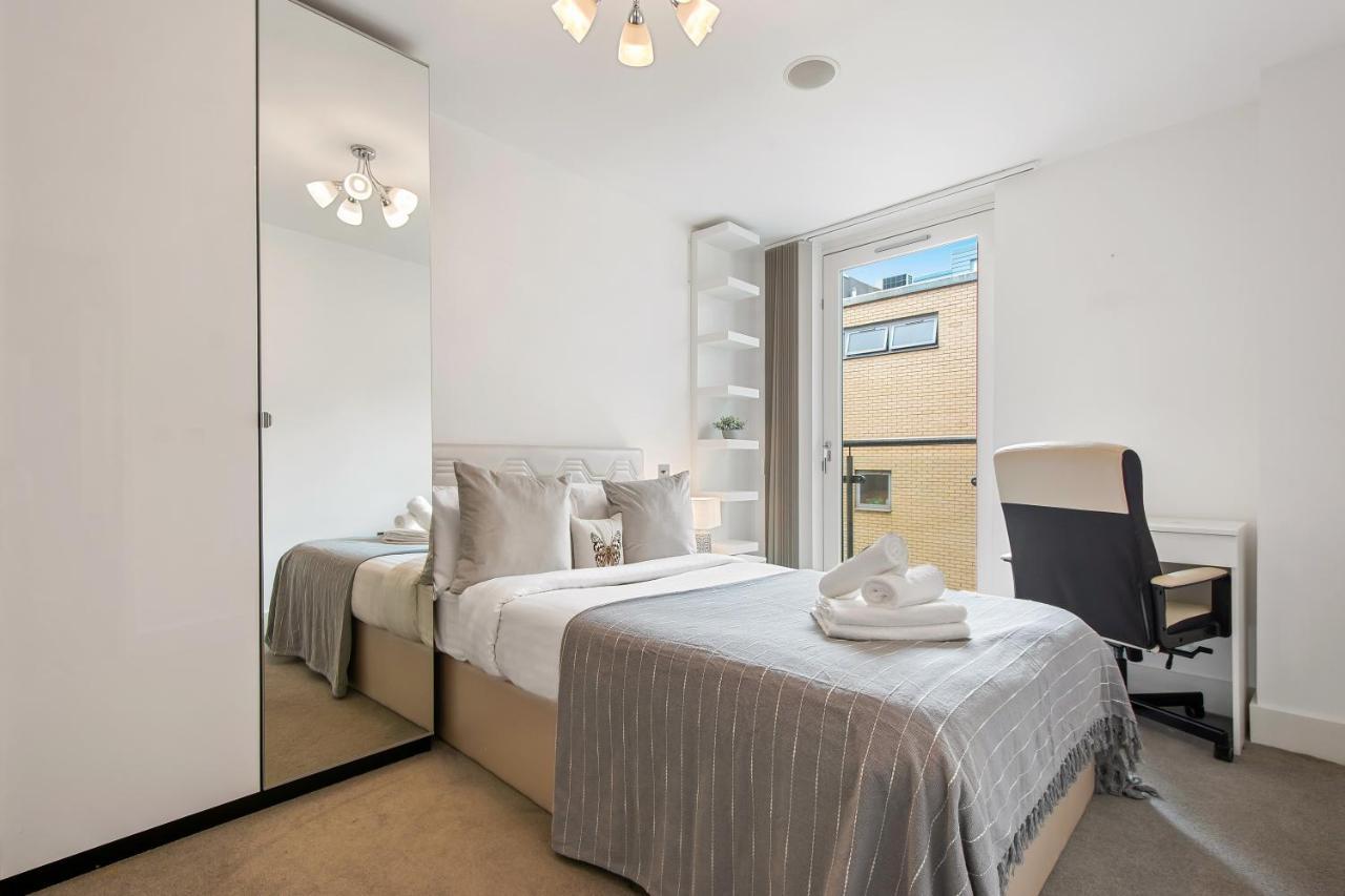 Mysquare Three Bedroom Serviced In Old Street London