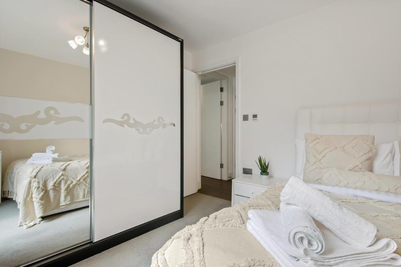 Mysquare Three Bedroom Serviced In Old Street Apartment London