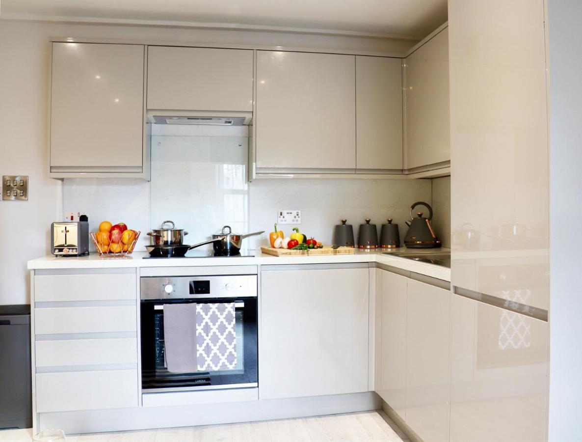 Apartment Perfect Location- 5 Minutes From Tower Bridge ! 8 Minutes Walk From Tube London