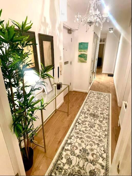 Luxury 3 Bedroom 3 And A Half Bathroom Flat In Swiss * Londen