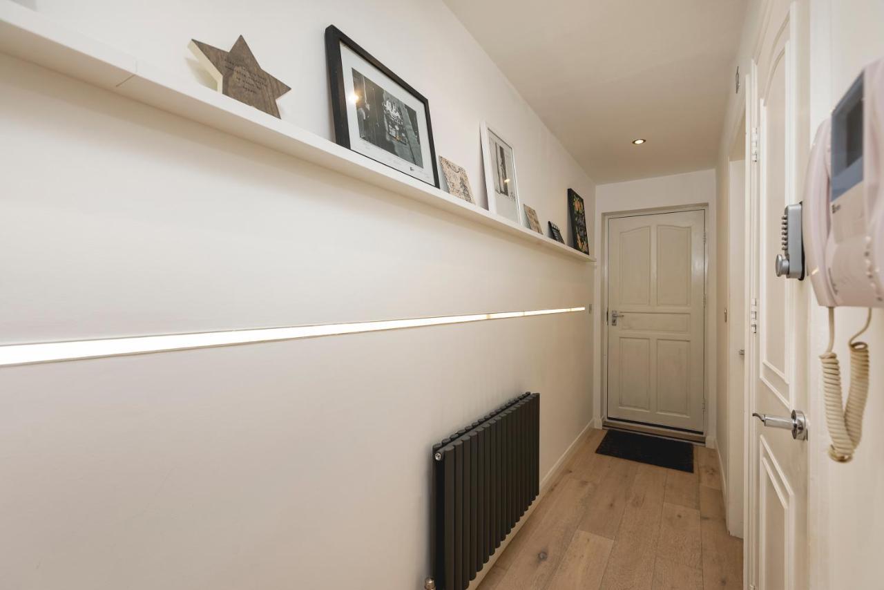 Just 20 Mins From Buckingham Palace! London