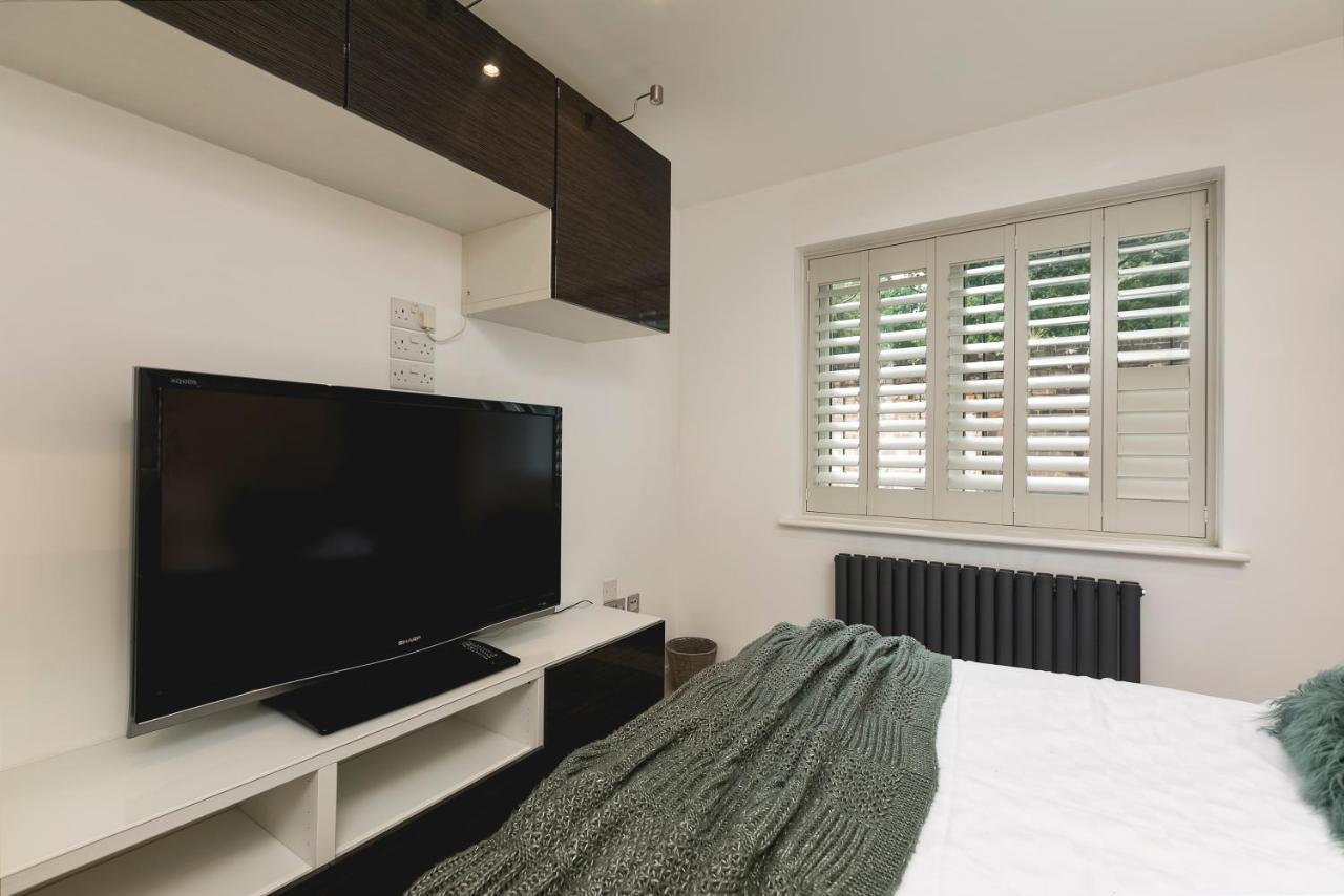 Just 20 Mins From Buckingham Palace! *