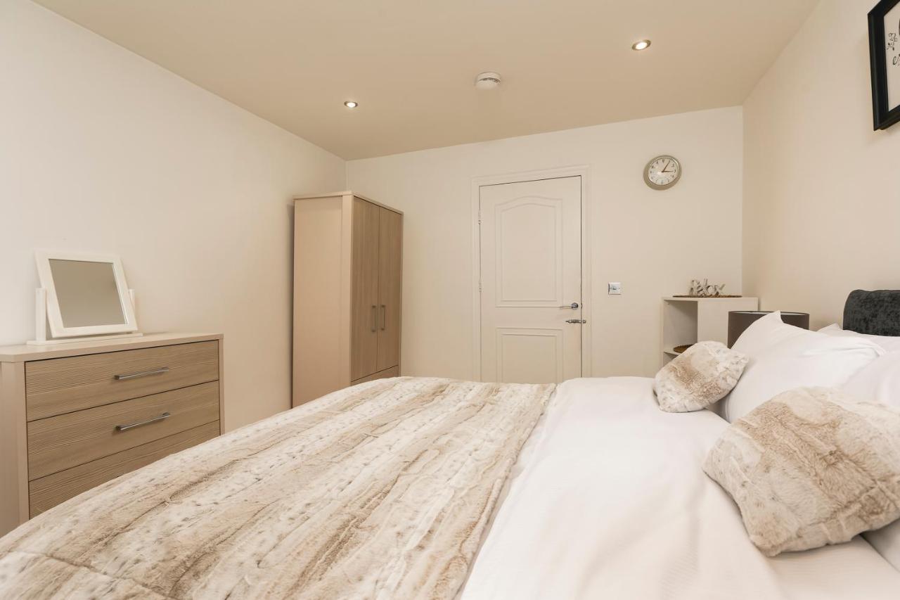 Just 20 Mins From Buckingham Palace! Apartment
