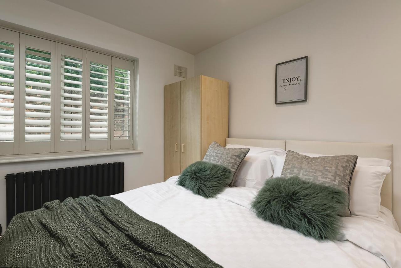 Just 20 Mins From Buckingham Palace! Apartment *