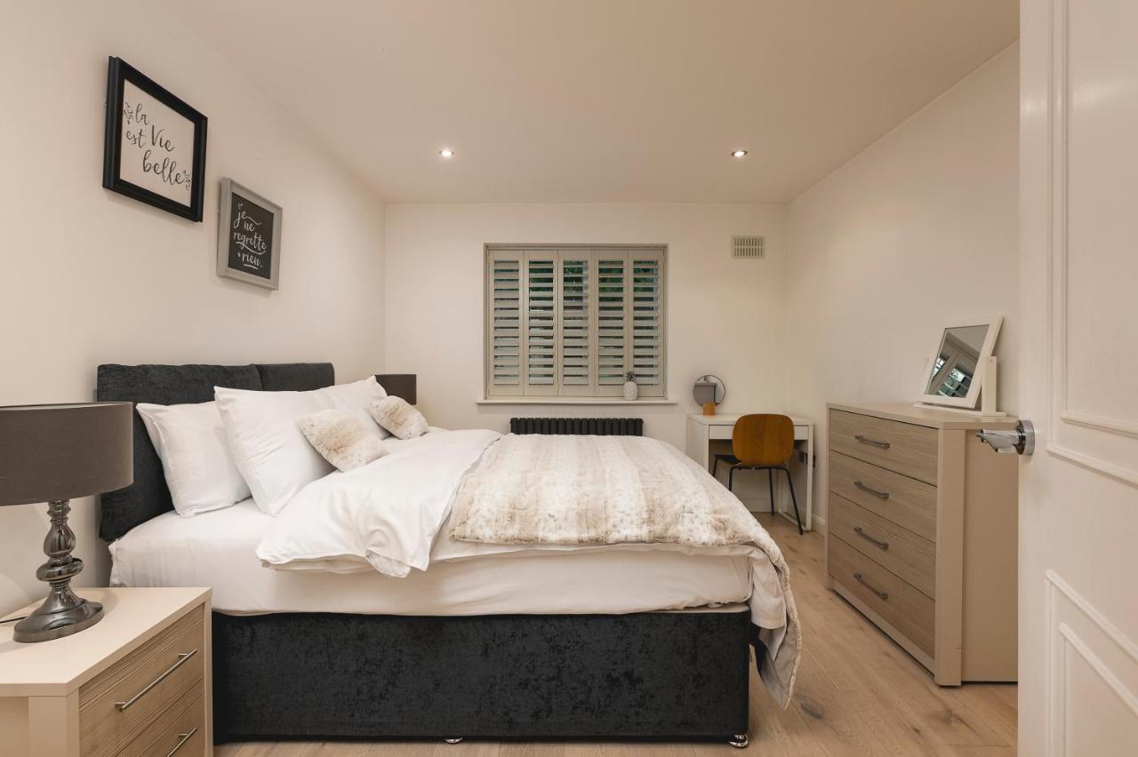 Just 20 Mins From Buckingham Palace! * London