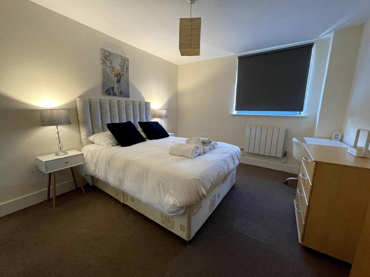 Lovely 2 Bedroom With Amazing Views In E14 *