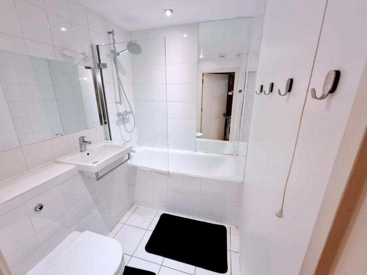 Apartment City Stays - Modern 2 Bedroom With Free Parking And Gym Access