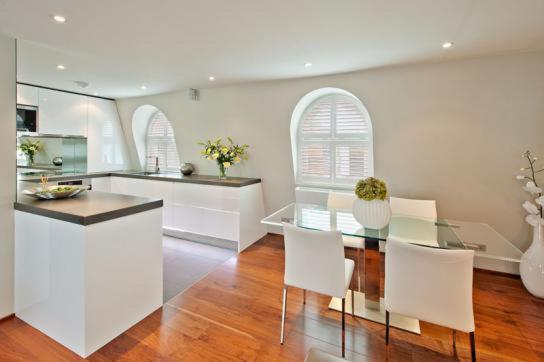 The Kensington Apartment *