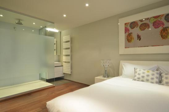 The Kensington Apartment *
