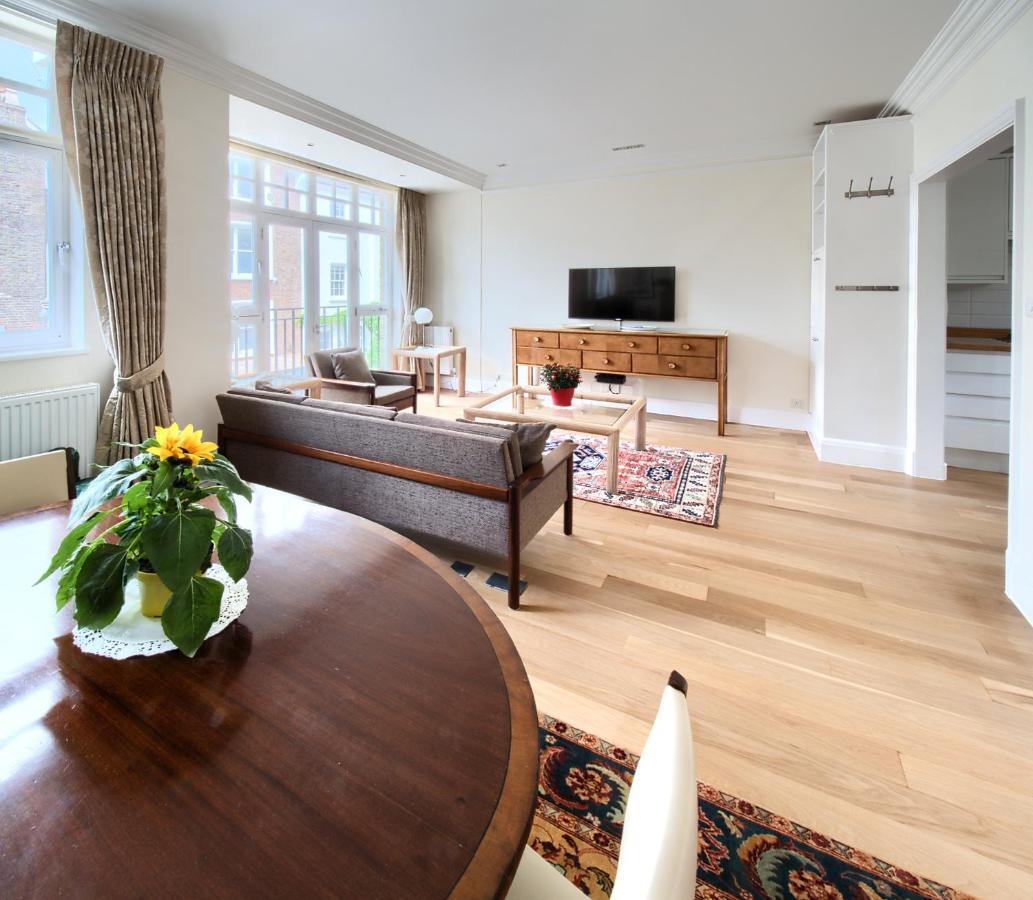 Serene Townhouse With Parking Londres