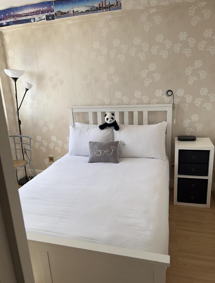 Super Located In South Ken At Chelsea Cloister Apartment London
