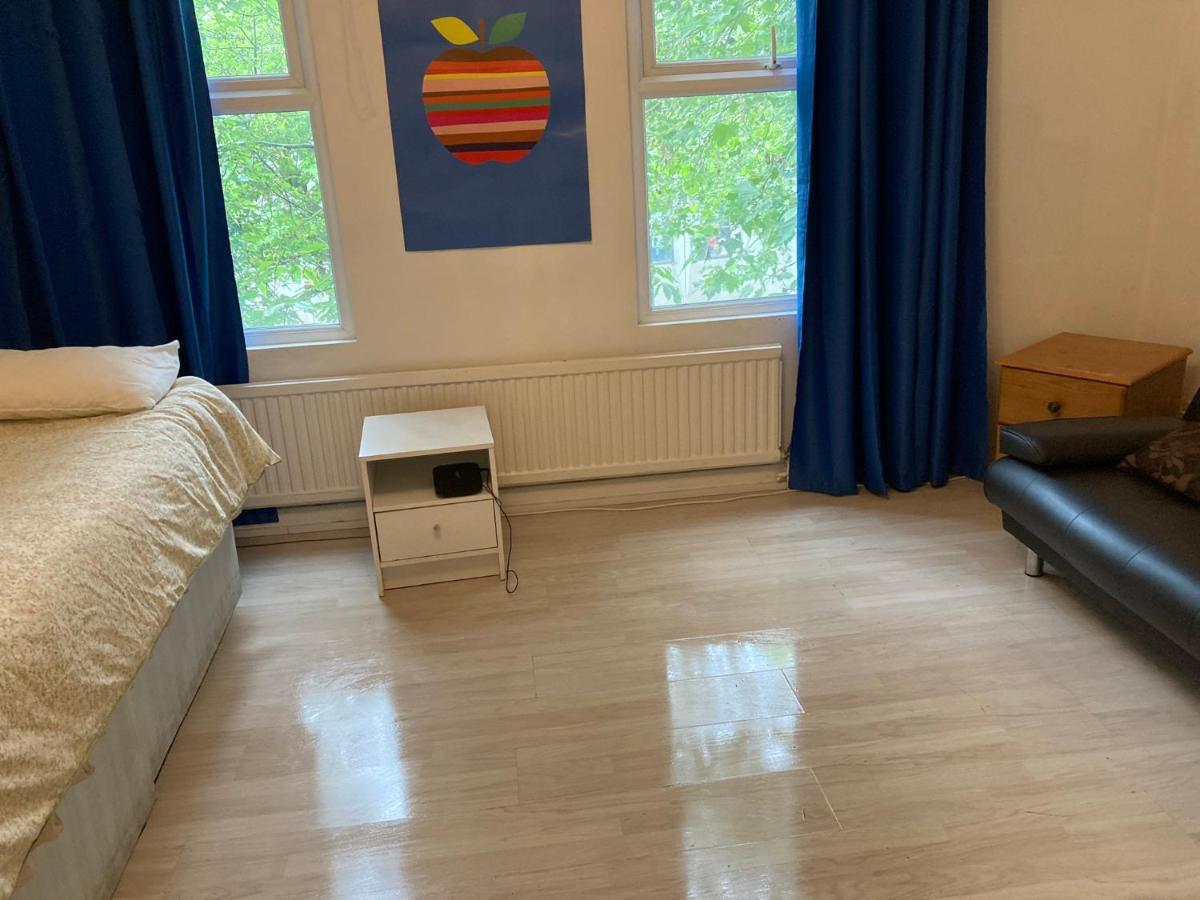 Family Room With Shared Kitchen And Bathroom In Angel Zone 1 Guest house London
