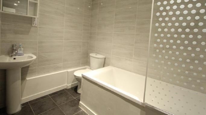 Family Room With Shared Kitchen And Bathroom In Angel Zone 1 Guest house London