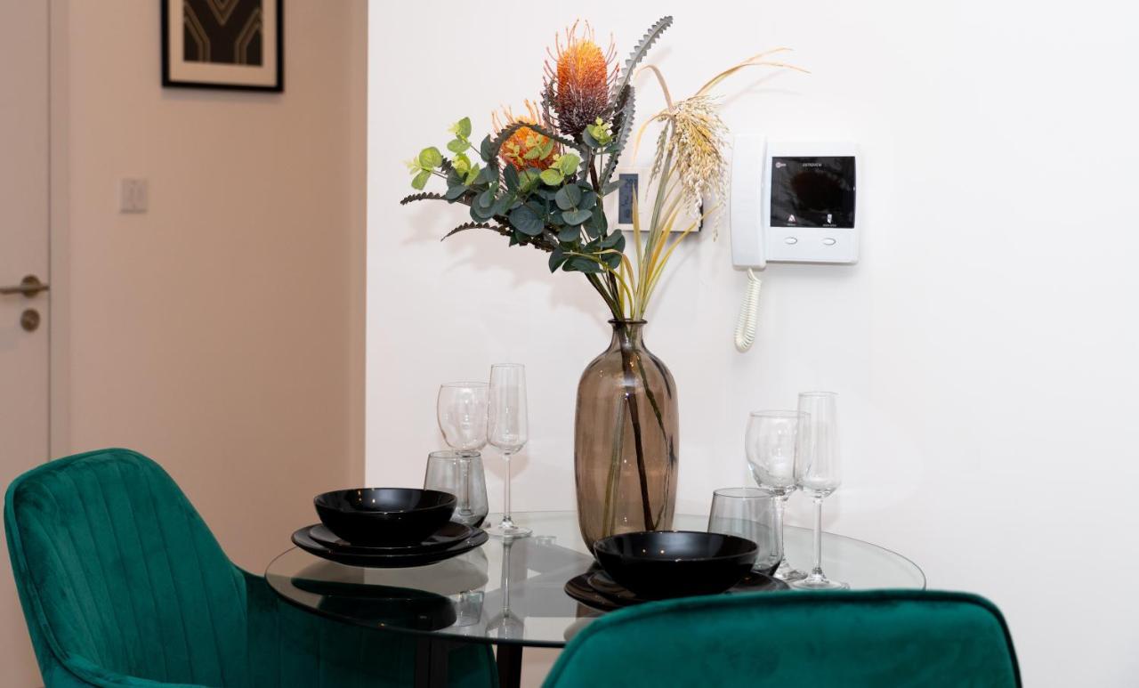 Royal Wharf - 1 Bed - Balcony - River & City View Apartamento Londres