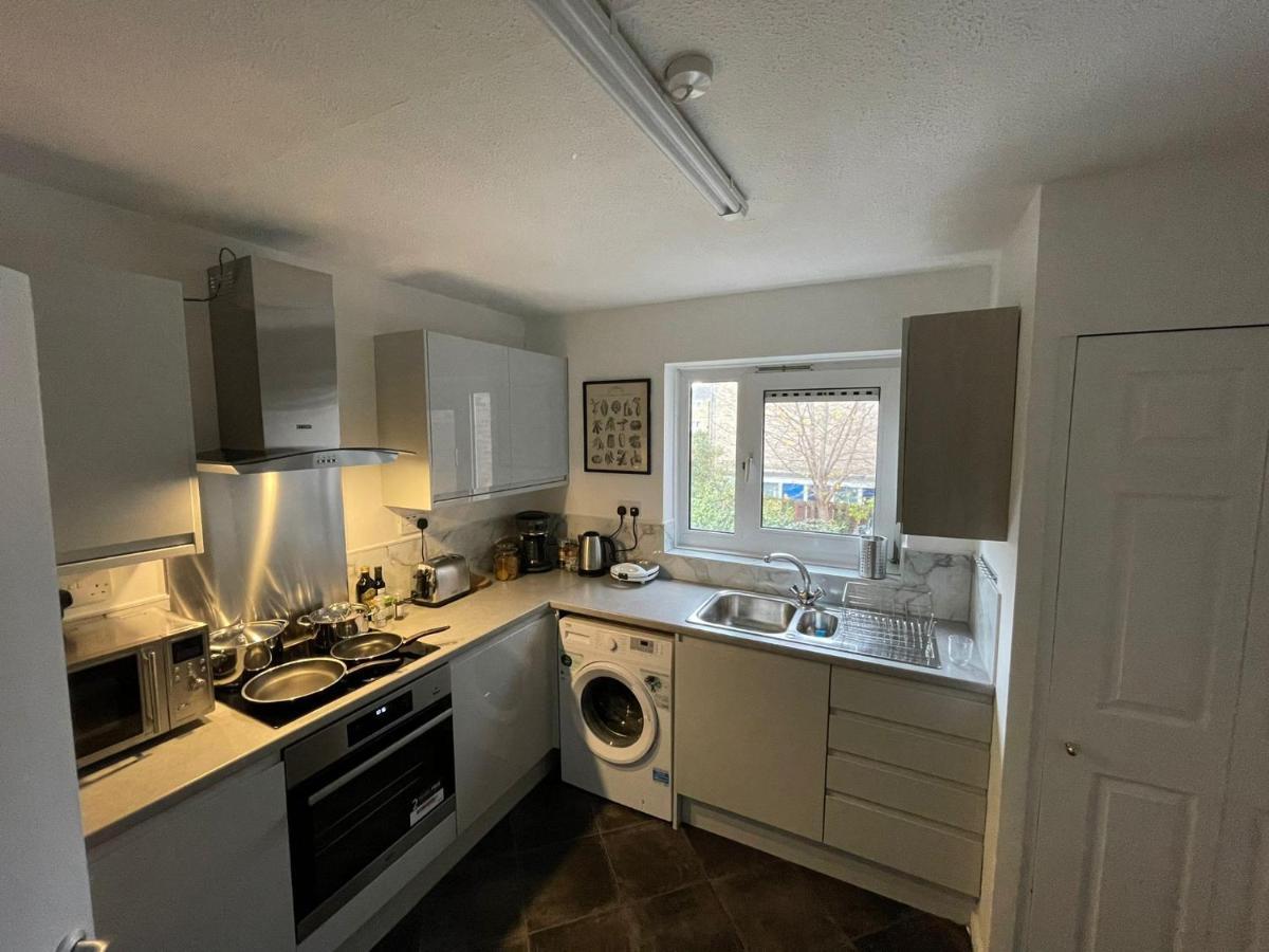 Bow House - Sleepylodge Guest house London