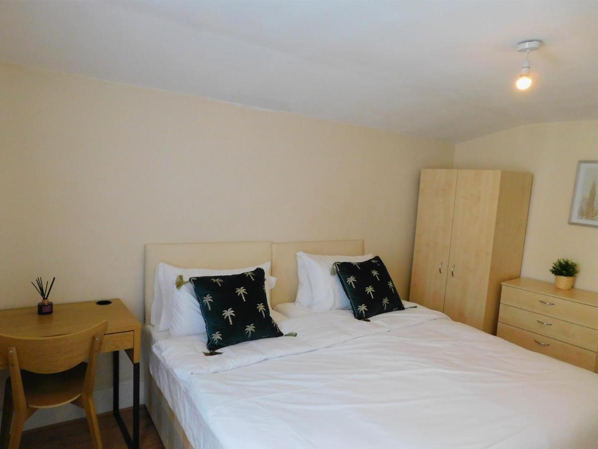 Entire 4 Bedroom Terrace House In Apartamento *