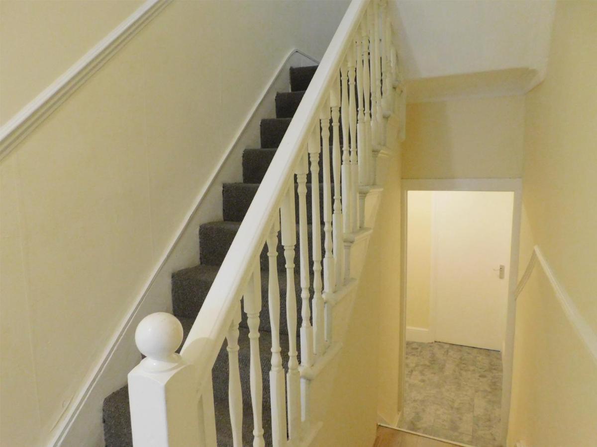 Entire 4 Bedroom Terrace House In Apartamento Londres