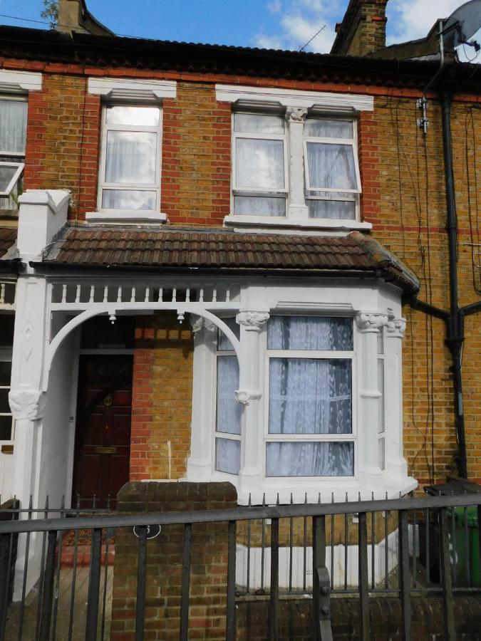 Entire 4 Bedroom Terrace House In Apartamento Londres