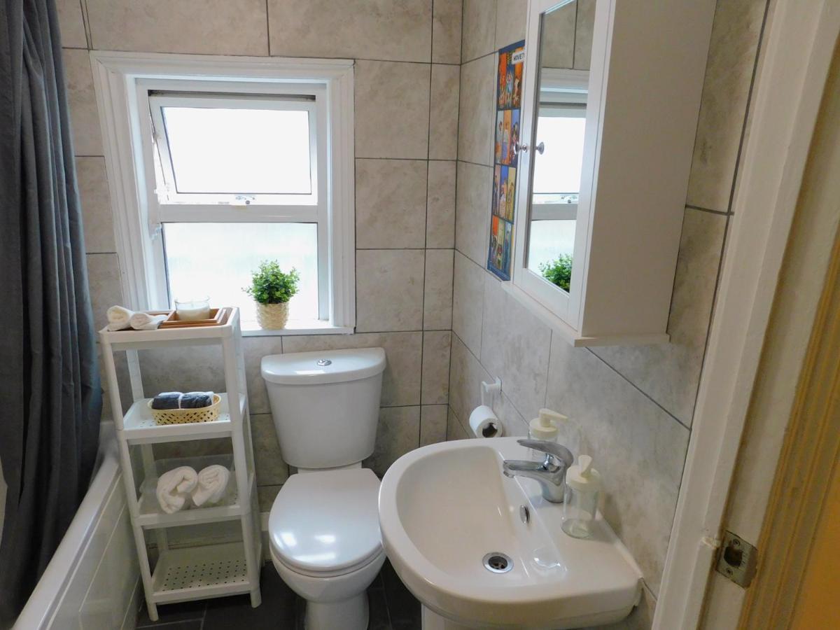 Apartamento Entire 4 Bedroom Terrace House In *