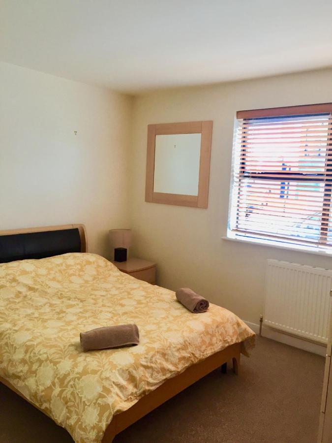 Garden Flat, Wimbledon & Parking, Close To Tennis