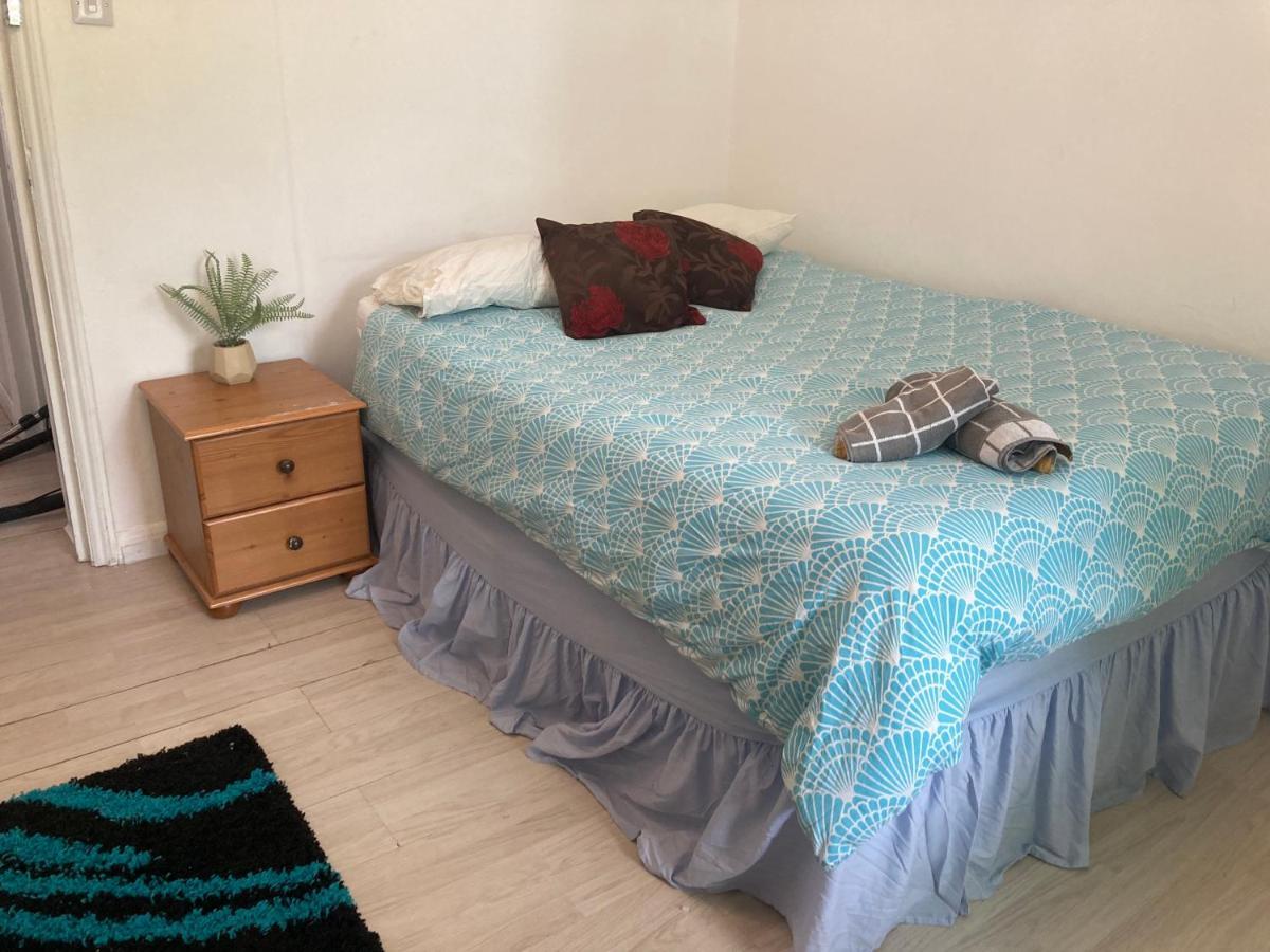 Family Room With Shared Kitchen And Bathroom In Angel Zone 1 Guest house