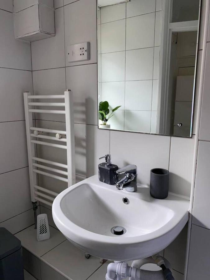 Lovely 1-bed In Apartamento