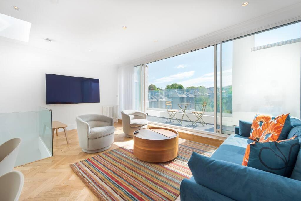 Stunning Two Bed Rh8 London