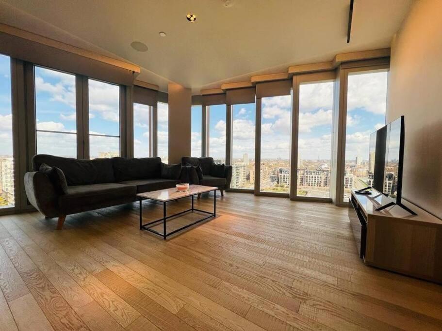 Manhattan Loft Gardens, Stratford E20