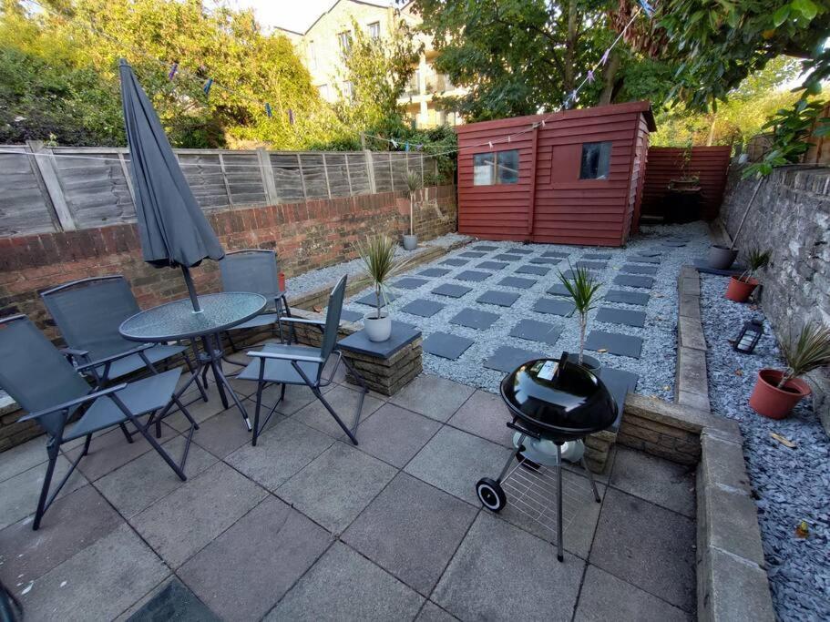 Ferienhaus Edwardian 4 Bedrooms With 4 Bathrooms Townhouse, Next To Underground, Accommodates 10 People London