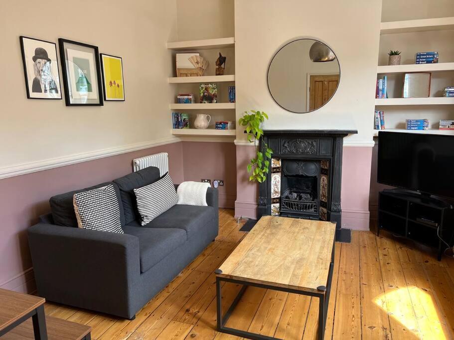 Lovely 2 Bedroom Flat With Garden And Parking * London