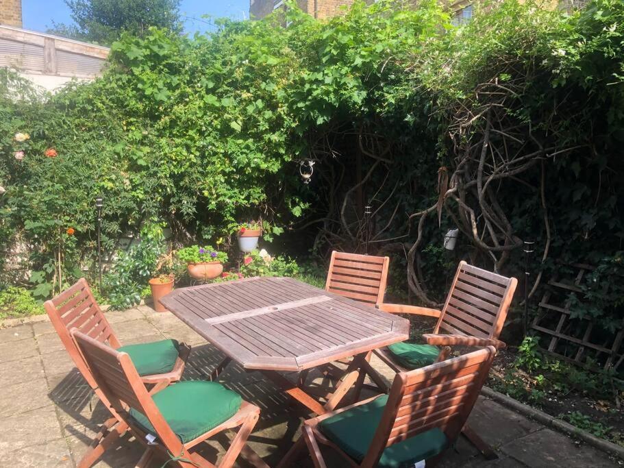 Apartment Lovely 2 Bedroom Flat With Garden And Parking *