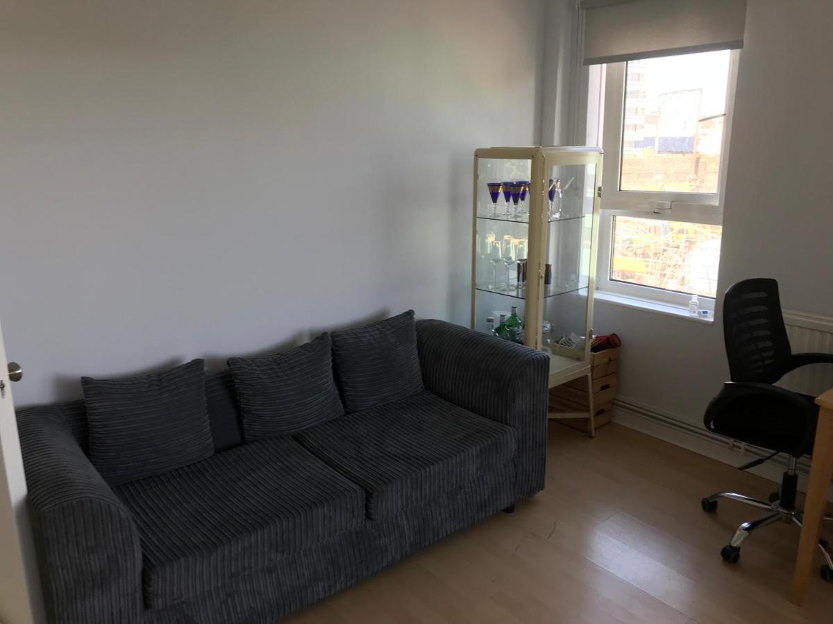 Apartment Sunny Flat In With Balcony, Just 15 Mins To Central! *
