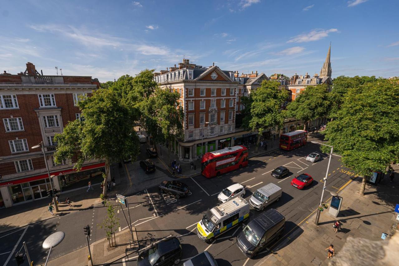 Contemporary High Street Kensington * Londen