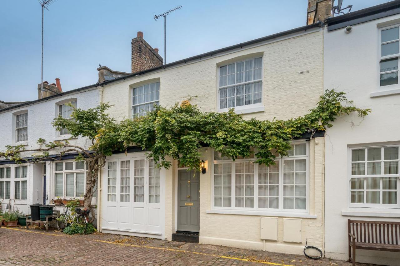 Elegant House With Rooftop Terrace London