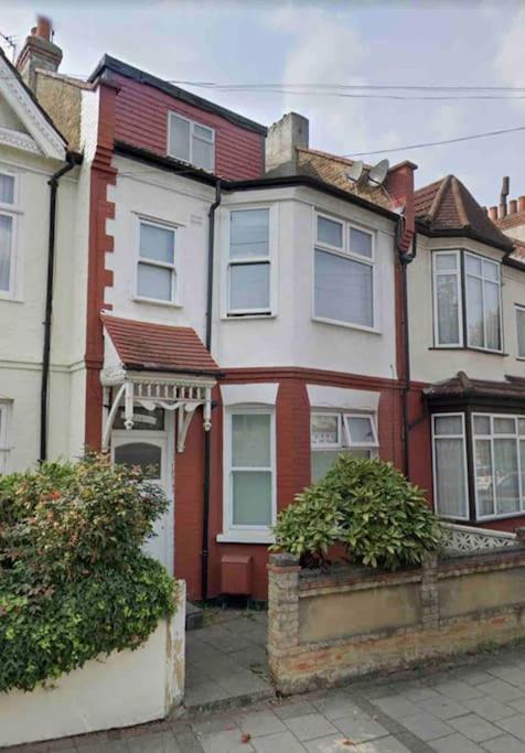 Private Guest In Tooting London