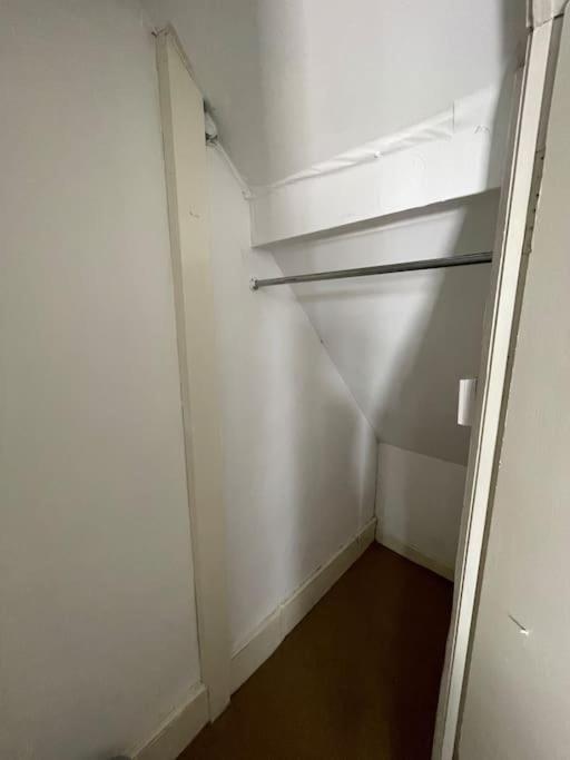 Private Guest In Tooting * London
