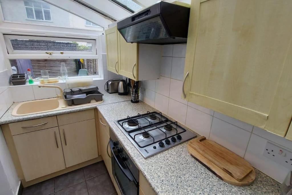 Private Guest In Tooting * London