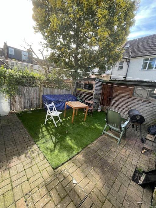 Private Guest In Tooting London