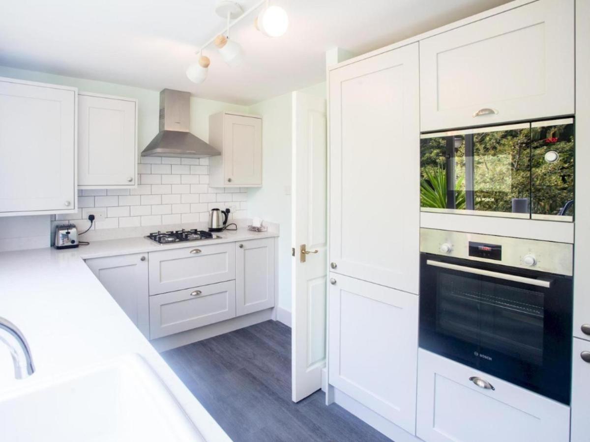 Sunny And Bright 1 Bed In Apartment