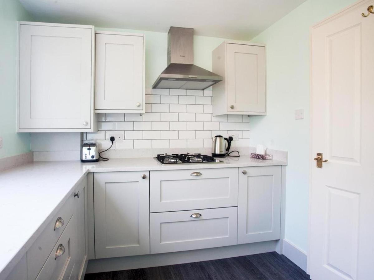 Sunny And Bright 1 Bed In Apartment