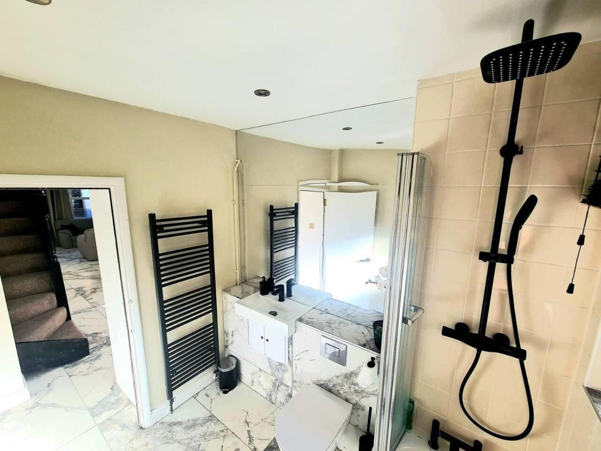 Holiday home Charming 2-bed House In London