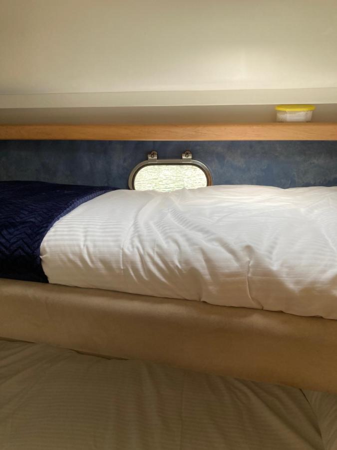 Entire Boat At St Katherine Docks 2 Available Select Using Options * Londen