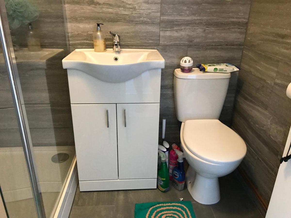Sunny Flat In With Balcony, Just 15 Mins To Central! * London