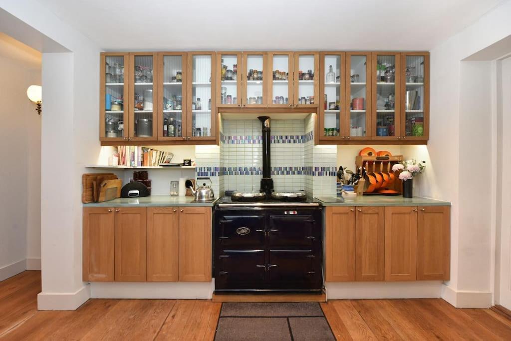 Pooters London, Elegant Townhouse, Very Holiday home London