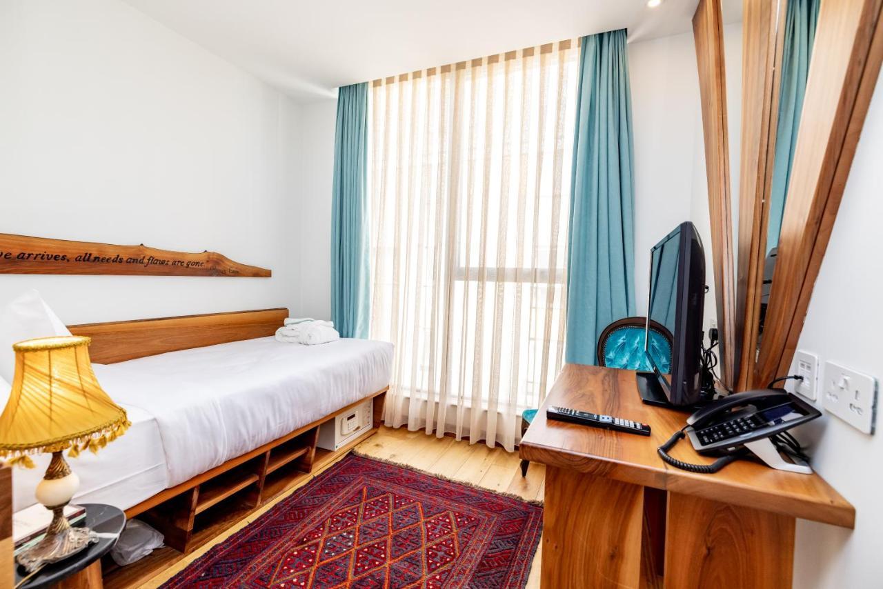 Limehouse Library 4*