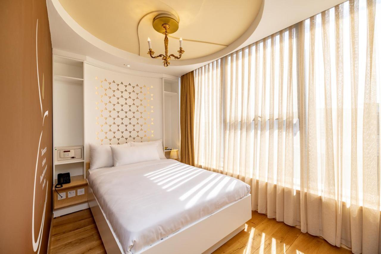 Hotel Limehouse Library