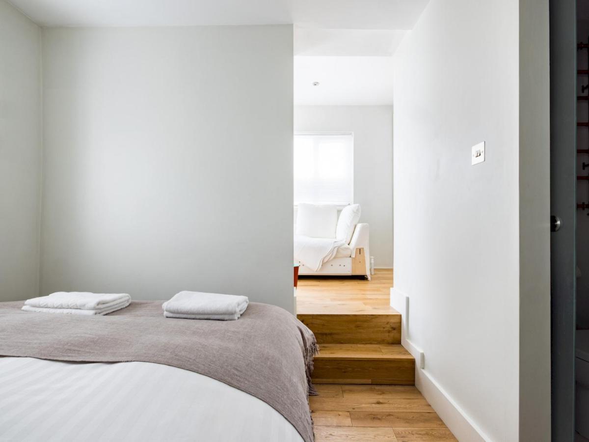 Pass The Keys Chic 1 Bedroom Flat Steps Of King's Road Chelsea * London