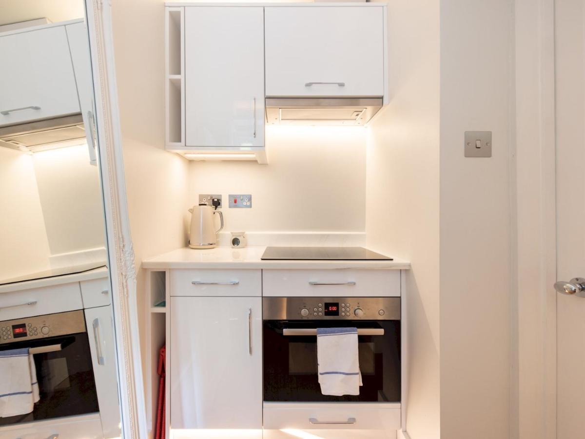 Pass The Keys Chic 1 Bedroom Flat Steps Of King's Road Chelsea *