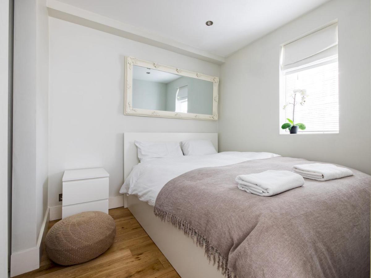 Pass The Keys Chic 1 Bedroom Flat Steps Of King's Road Chelsea